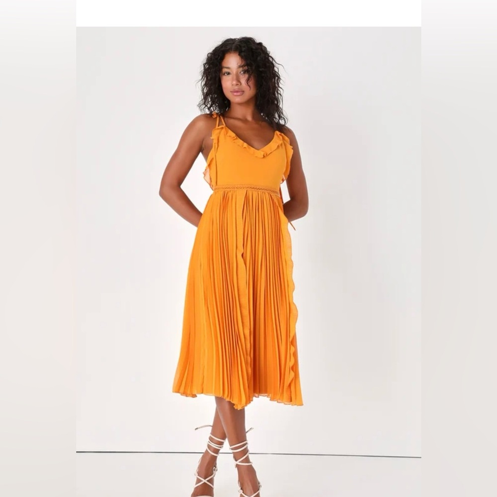 Lulu’s XS new never worn, marigold pleated  dress
